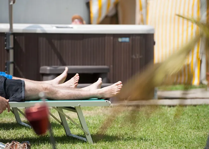 Balmers Tent Village - 2*